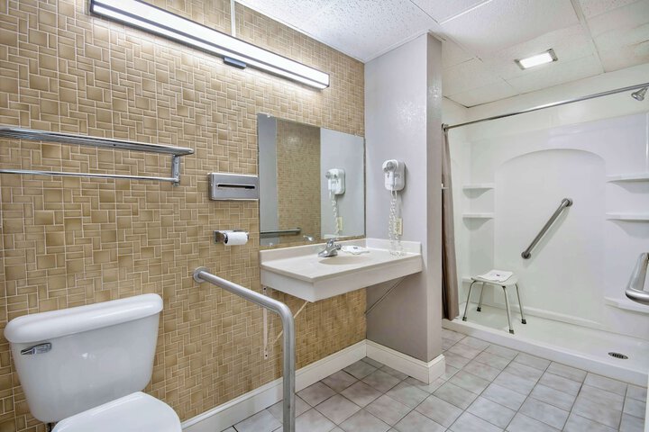 Room 9 of 25