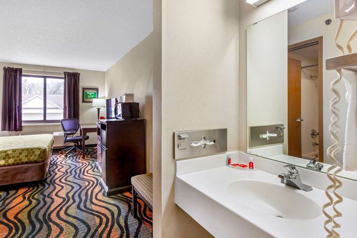 Room 16 of 42