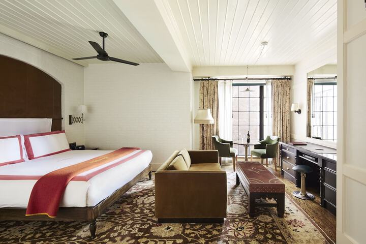 Room 32 of 51