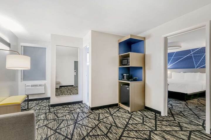 Room 11 of 34