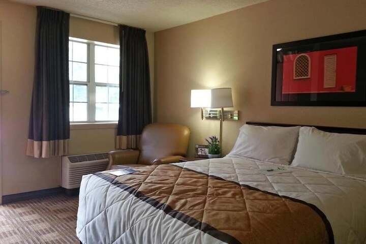 Room 10 of 13