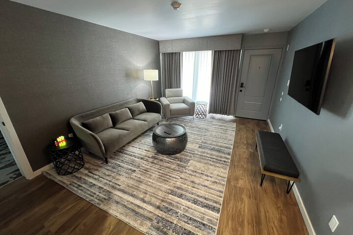 Lighthouse Inn & Suites