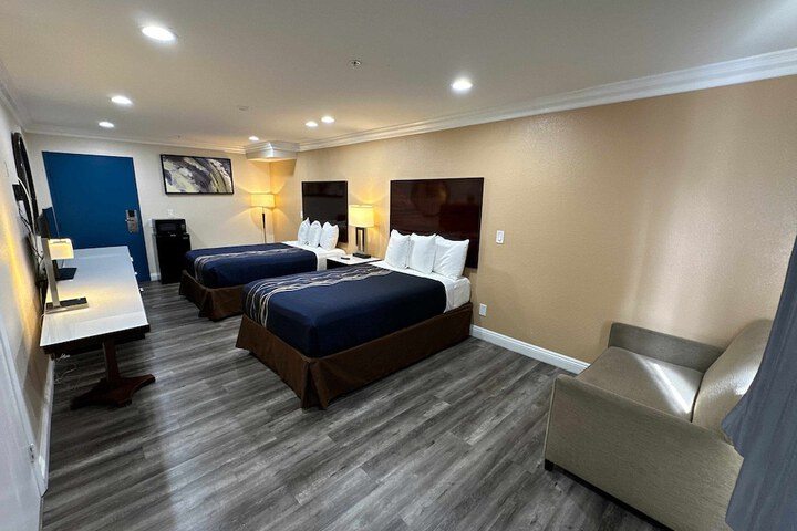 Room 6 of 11