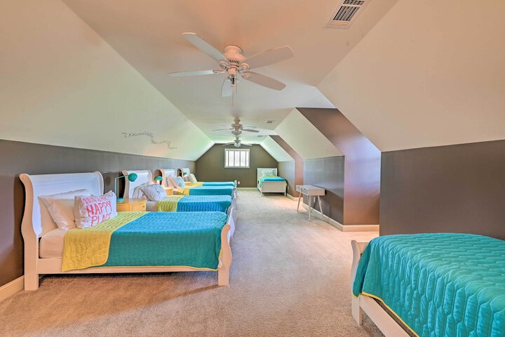 Upscale Family Home w / Dock on Lake Hartwell!