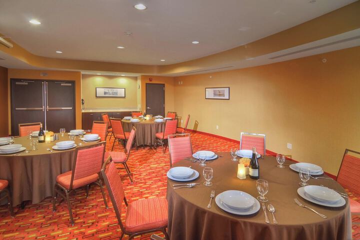 Courtyard by Marriott Medford Airport