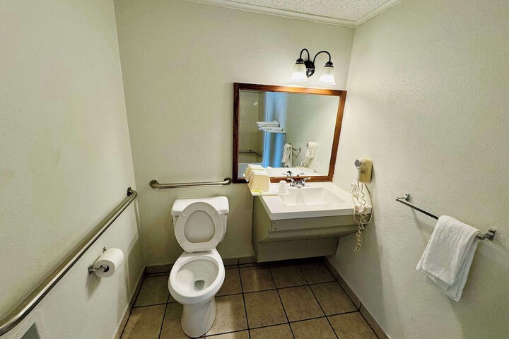Room 11 of 40