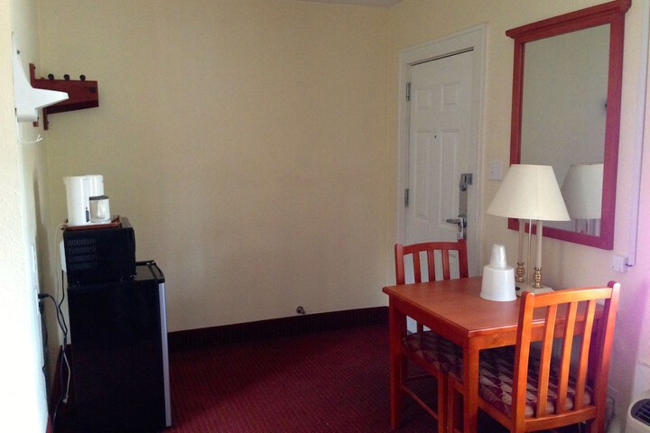 Room 12 of 25