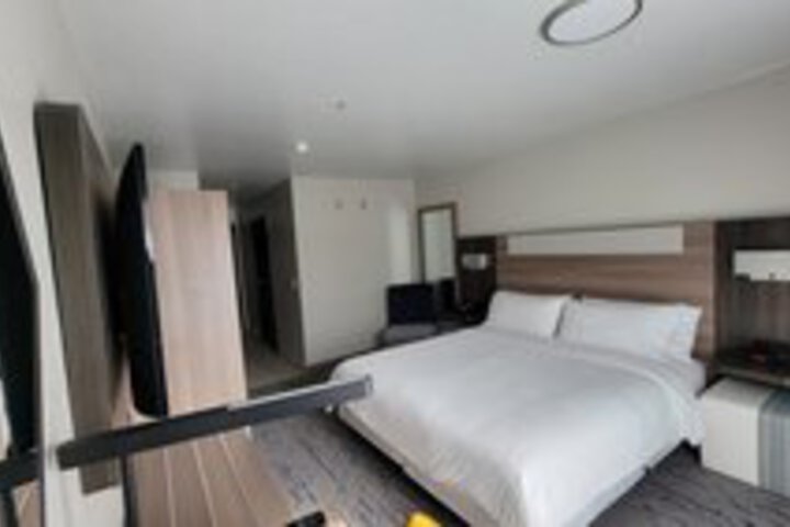 Room 95 of 245