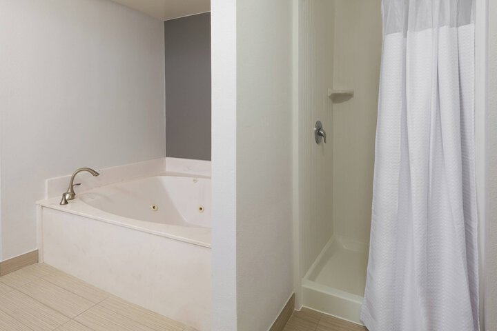 Room 14 of 37