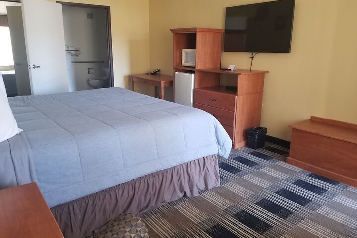 Oakridge Inn & Suites