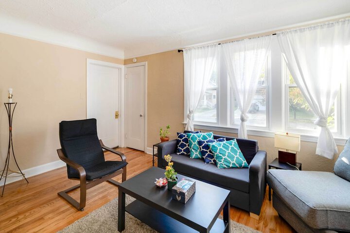 Ferndale Apartment w / Yard - Near the Detroit Zoo!
