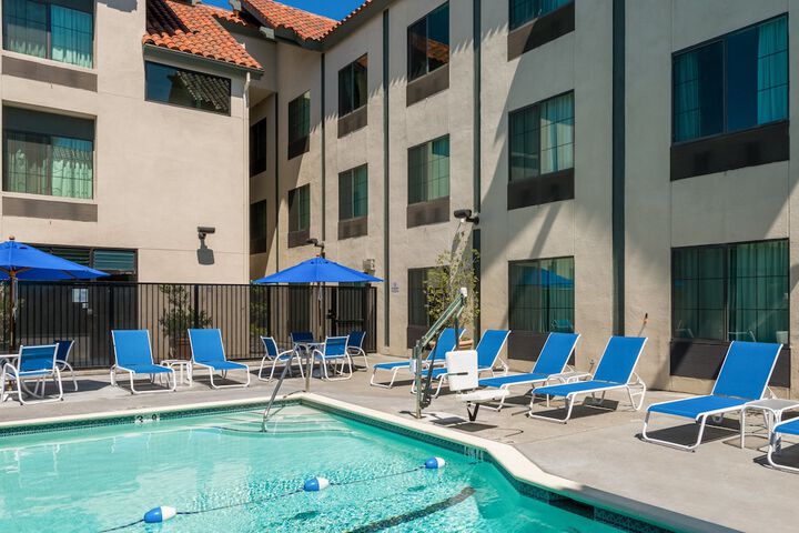 Holiday Inn Express & Suites Santa Clara-Silicon Valley by IHG