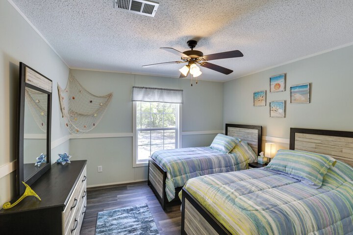 Charming Perry Home 2 Mi to the Gulf!