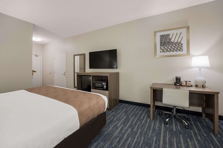 Room 11 of 34