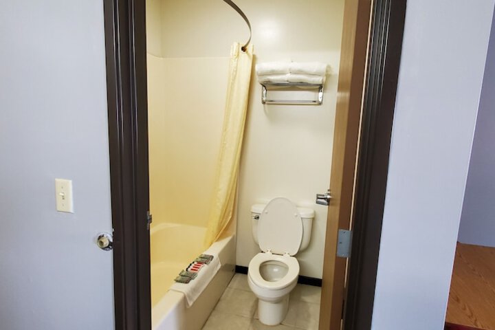 Room 32 of 40
