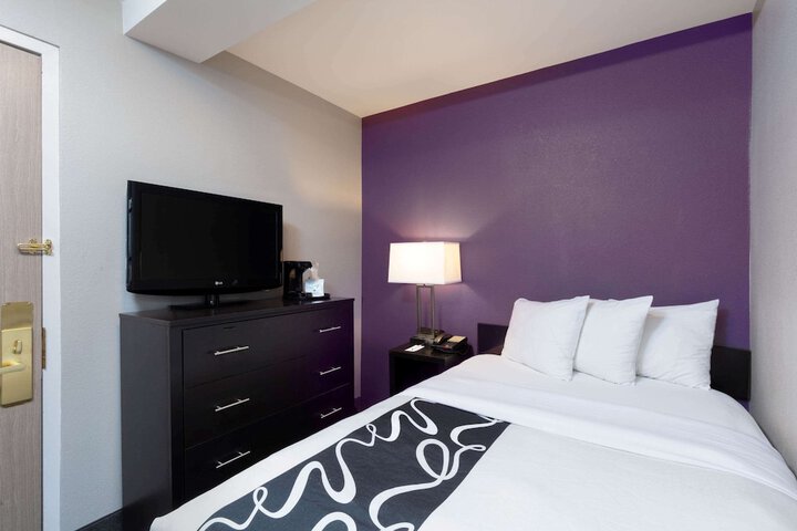 Room 12 of 33