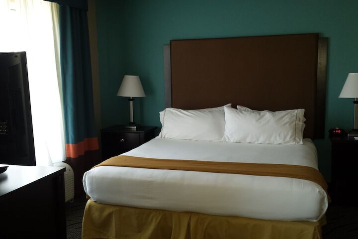 Room 12 of 33