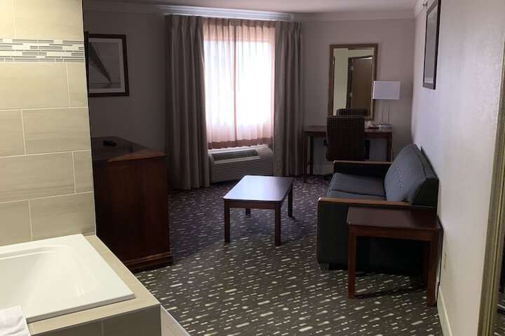 Room 24 of 38