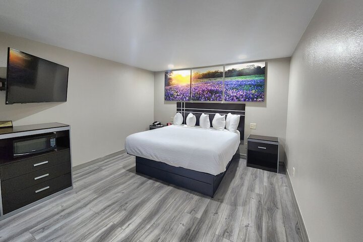 Days Inn by Wyndham Baytown Garth Road I10 East