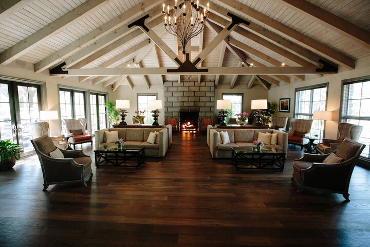 Lounge 64 of 75