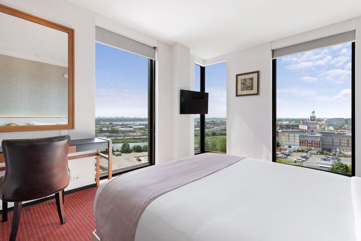 Room 43 of 61