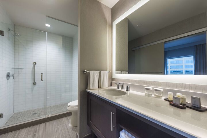 Embassy Suites by Hilton The Woodlands at Hughes Landing