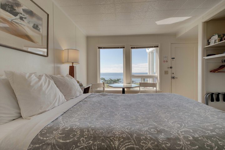 Ester Lee Oceanview Inn