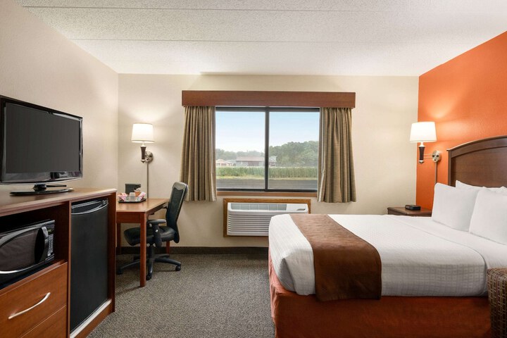 Room 30 of 48