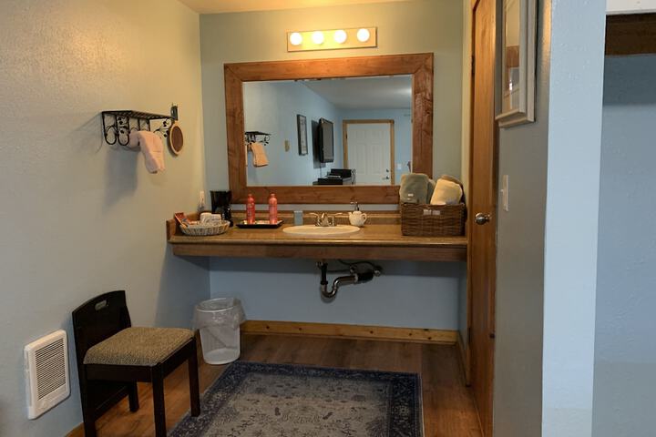 Room 162 of 200