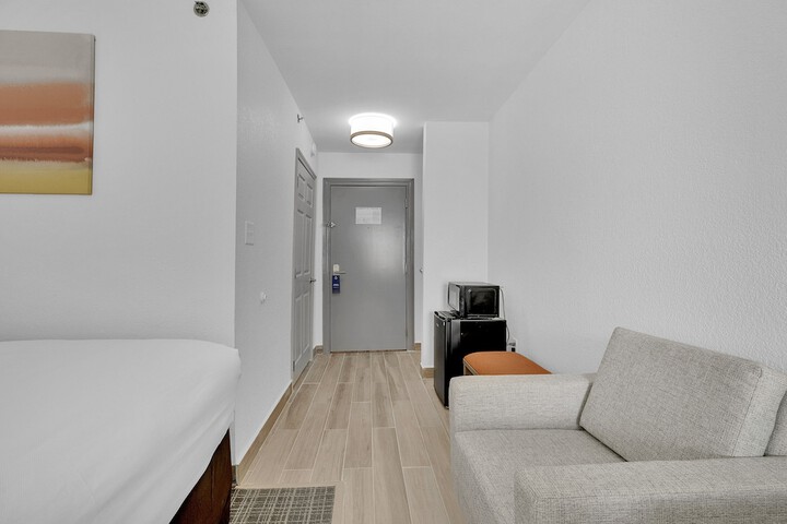 Room 34 of 59