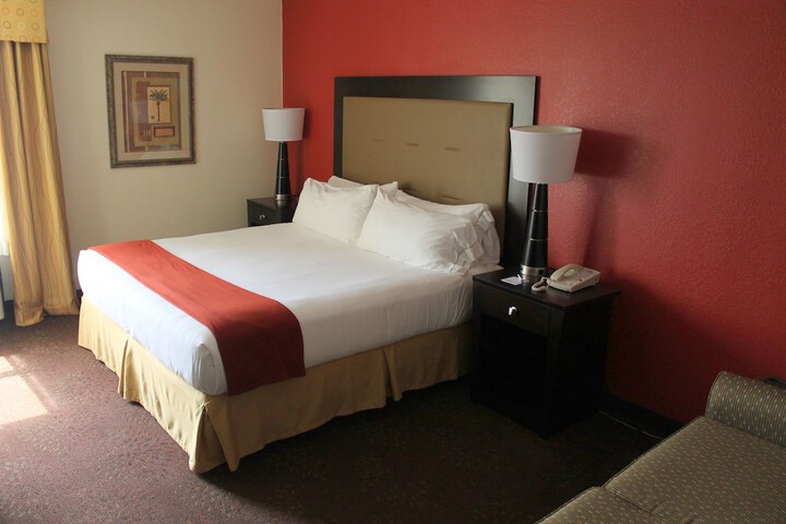 Room 33 of 60