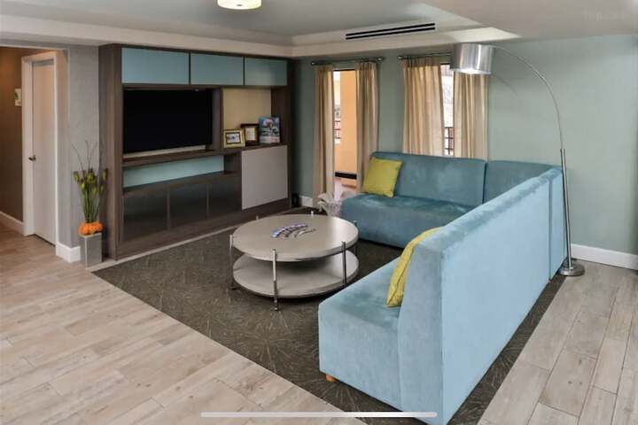 Hotel Interior 8 of 28