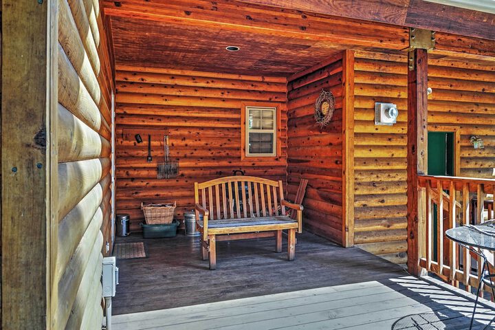 Hot Tub Deck & Trail Access: Shaver Lake Cabin
