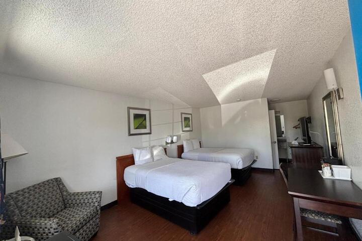 Travelodge Suites by Wyndham MacClenny