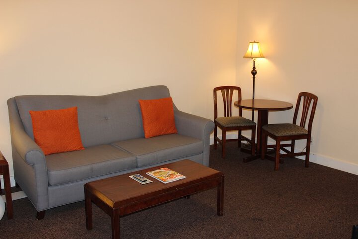 Room 7 of 13