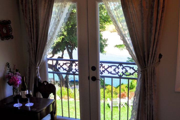 The River Belle Inn