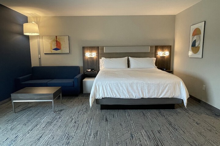 Room 30 of 50