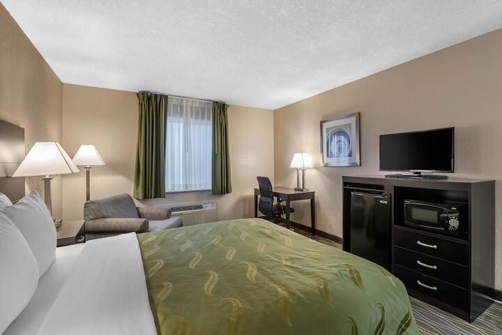 Quality Inn & Suites Des Moines - Merle Hay Road