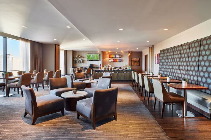 Lounge 45 of 48