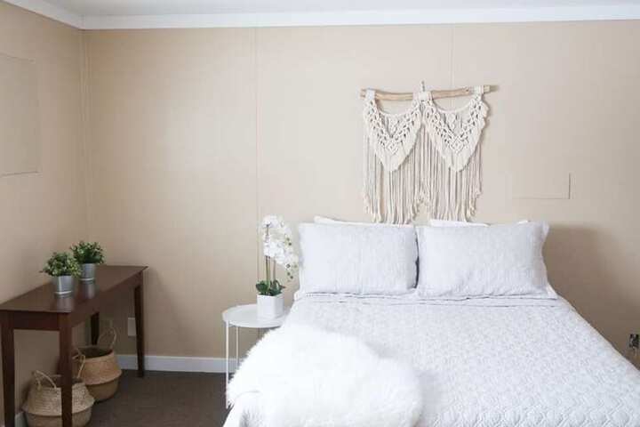 Room 8 of 19