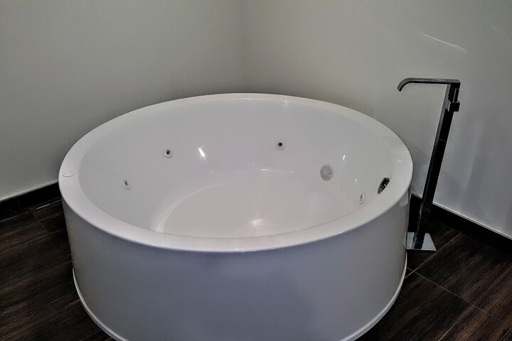 Hot Tub 40 of 44