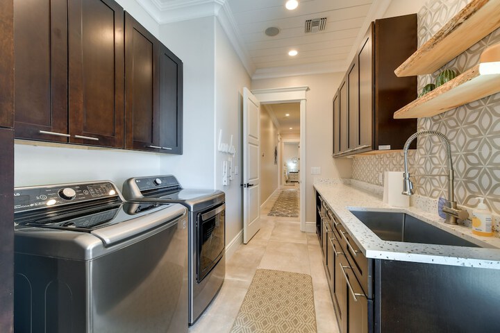Spacious Queen Creek Home w / Hot Tub & Pool!