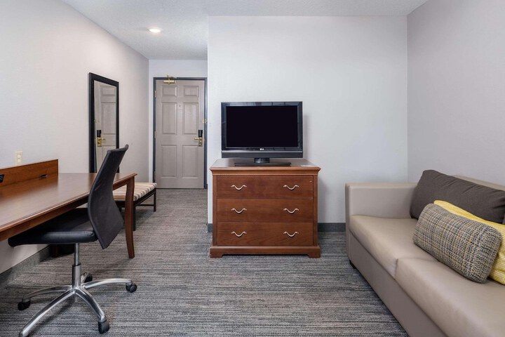 Country Inn & Suites by Radisson Maumee - Toledo