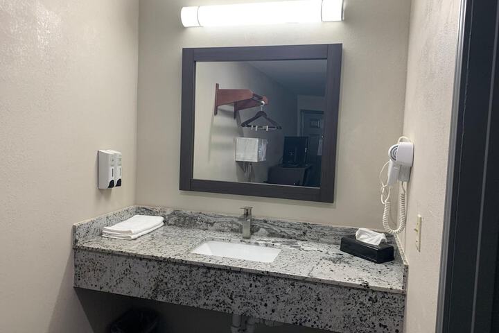 Room 6 of 27