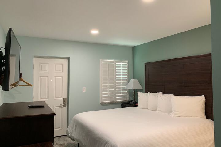 Room 21 of 43