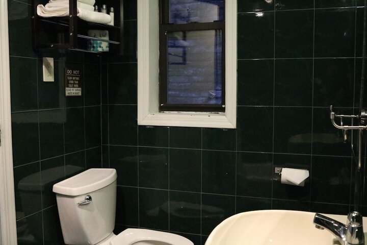 Room 17 of 35