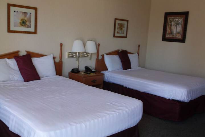 Lakeshore Resort and Marina