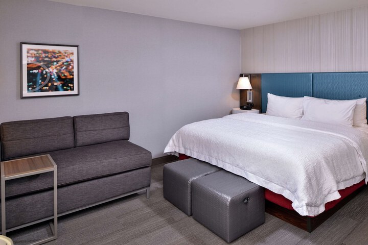 Room 28 of 65