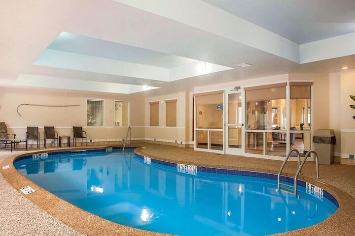 Comfort Suites West Warwick - Providence