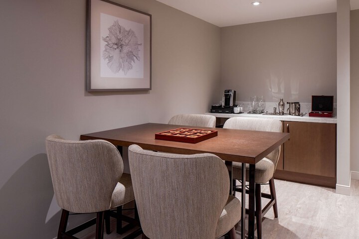Room 32 of 51